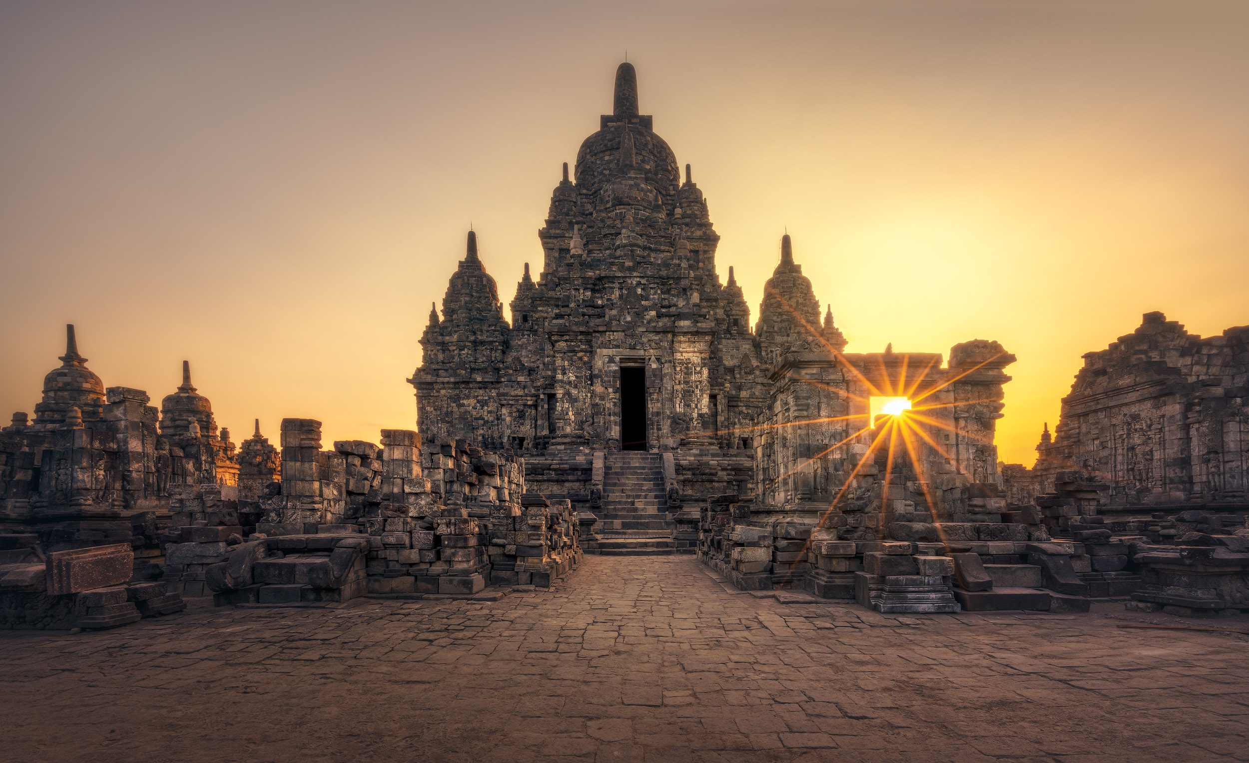 Jelajahi Keindahan Candi Prambanan Bersama BOI Tour & Travel