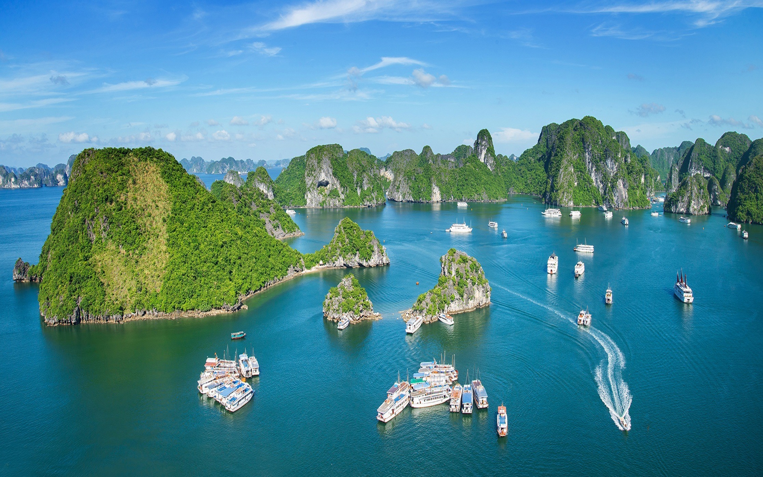 Menjelajahi Keajaiban Alam Teluk Ha Long: Surga Tersembunyi di Vietnam Bersama BOI Tour & Travel