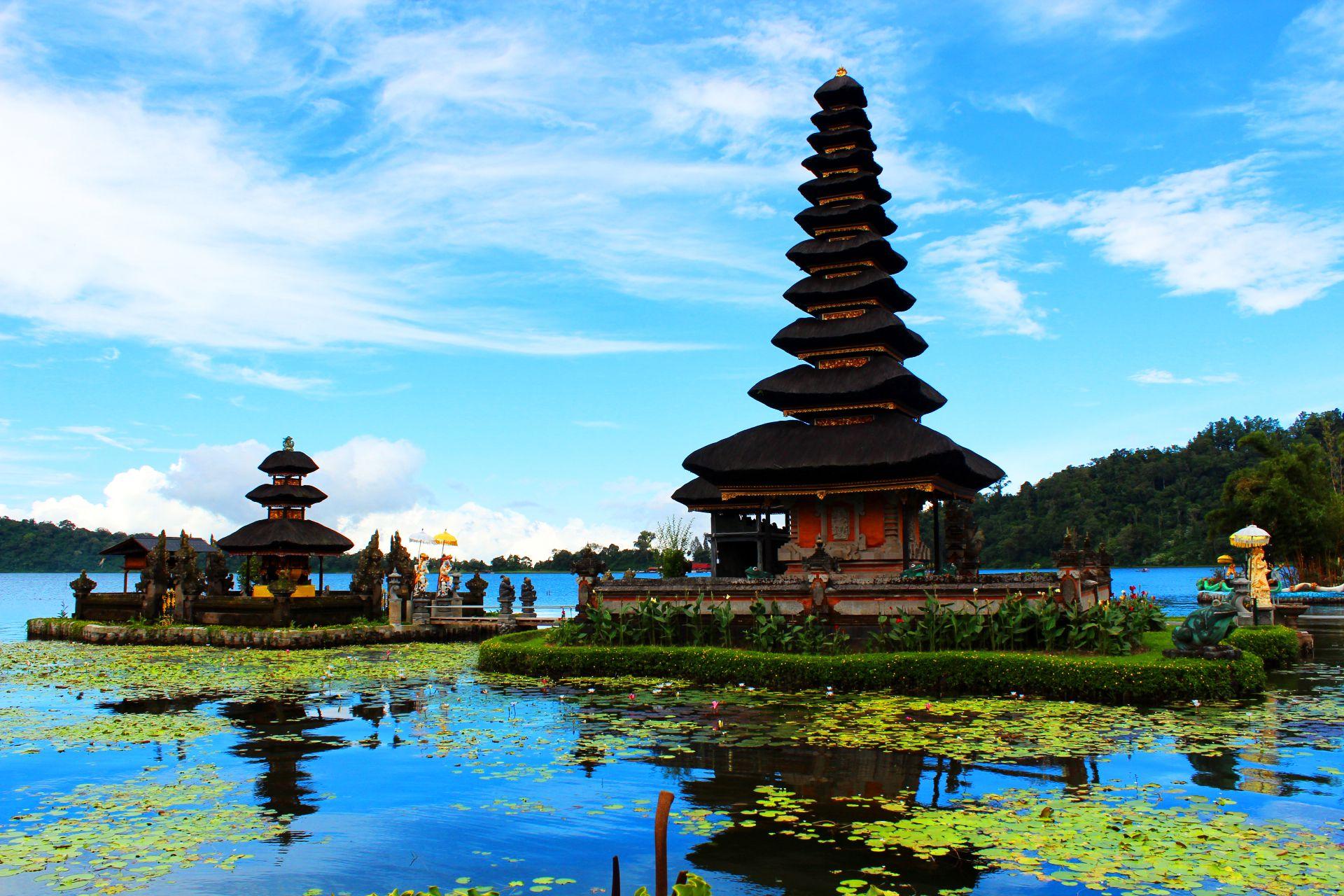 Menjelajahi Keindahan Indonesia: 3 Destinasi Wisata Ikonik yang Wajib Dikunjungi