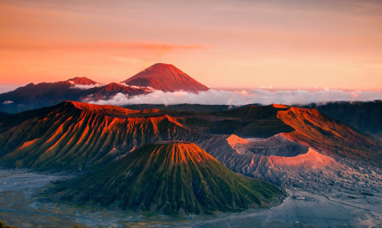 Menjelajahi Pesona Gunung Bromo: Keindahan Alam dan Budaya Jawa Timur Bersama BOI Tour & Travel