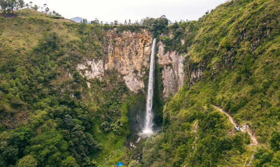 Pesona Megah Air Terjun Sipiso-piso: Liburan Tak Terlupakan Bersama BOI Tour & Travel